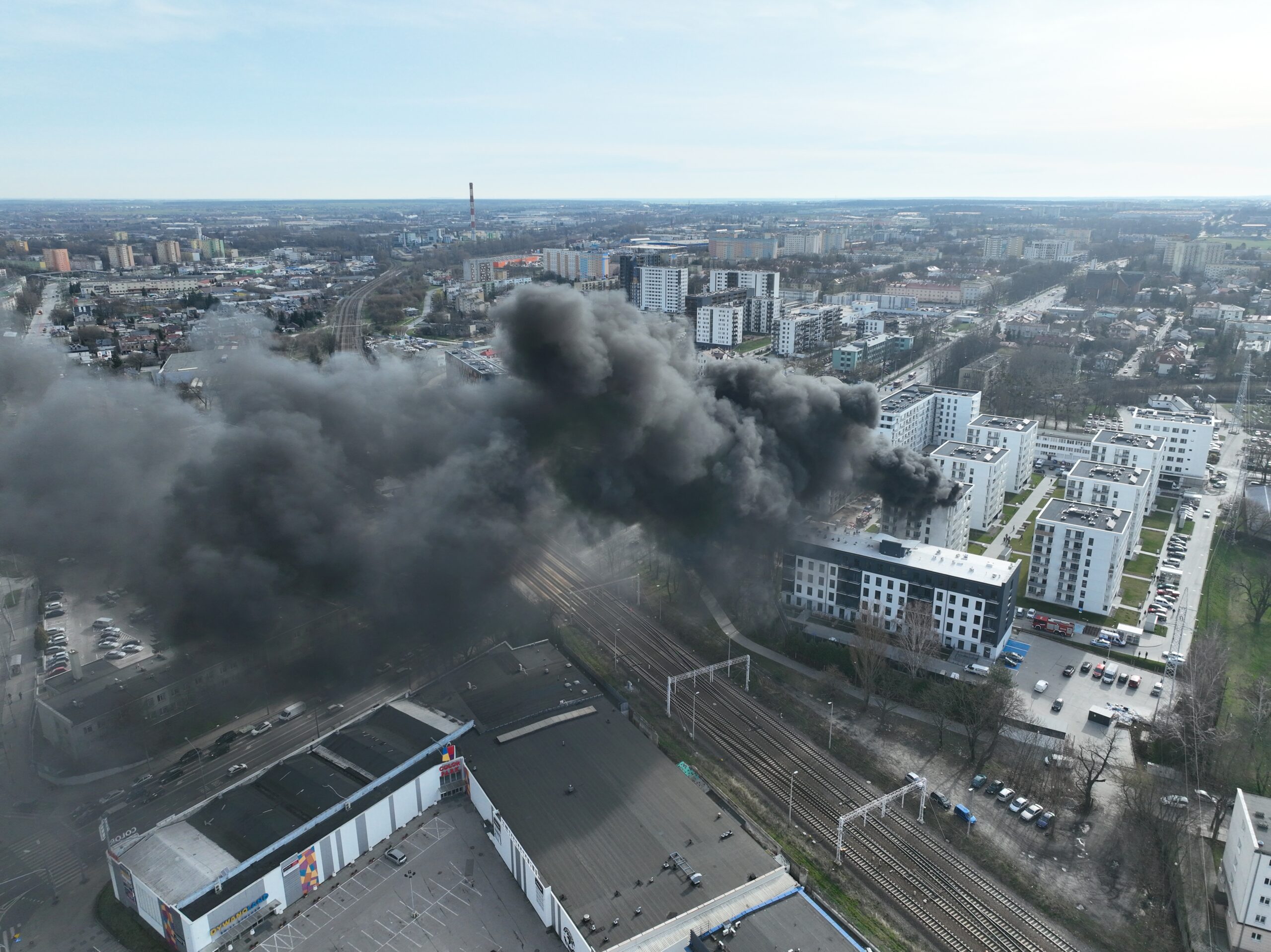 Lublin: Pożar bloku przy ul. Garbarskiej ZDJĘCIA/FILM Z DRONA [AKTUALIZACJA]