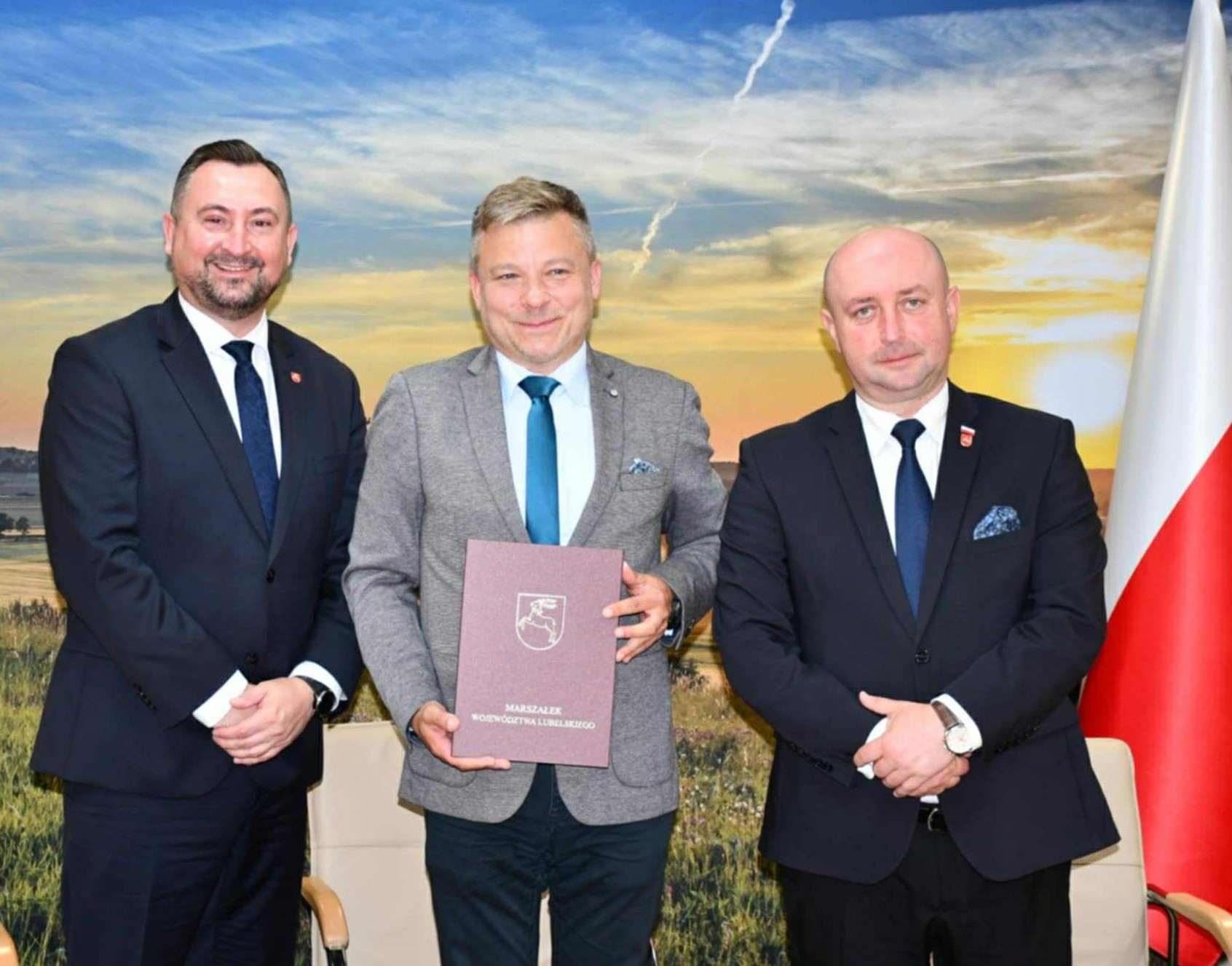 Gmina Wólka: Modernizacja kluczowej drogi dojazdowej w Łuszczowie Drugim – umowa podpisana!