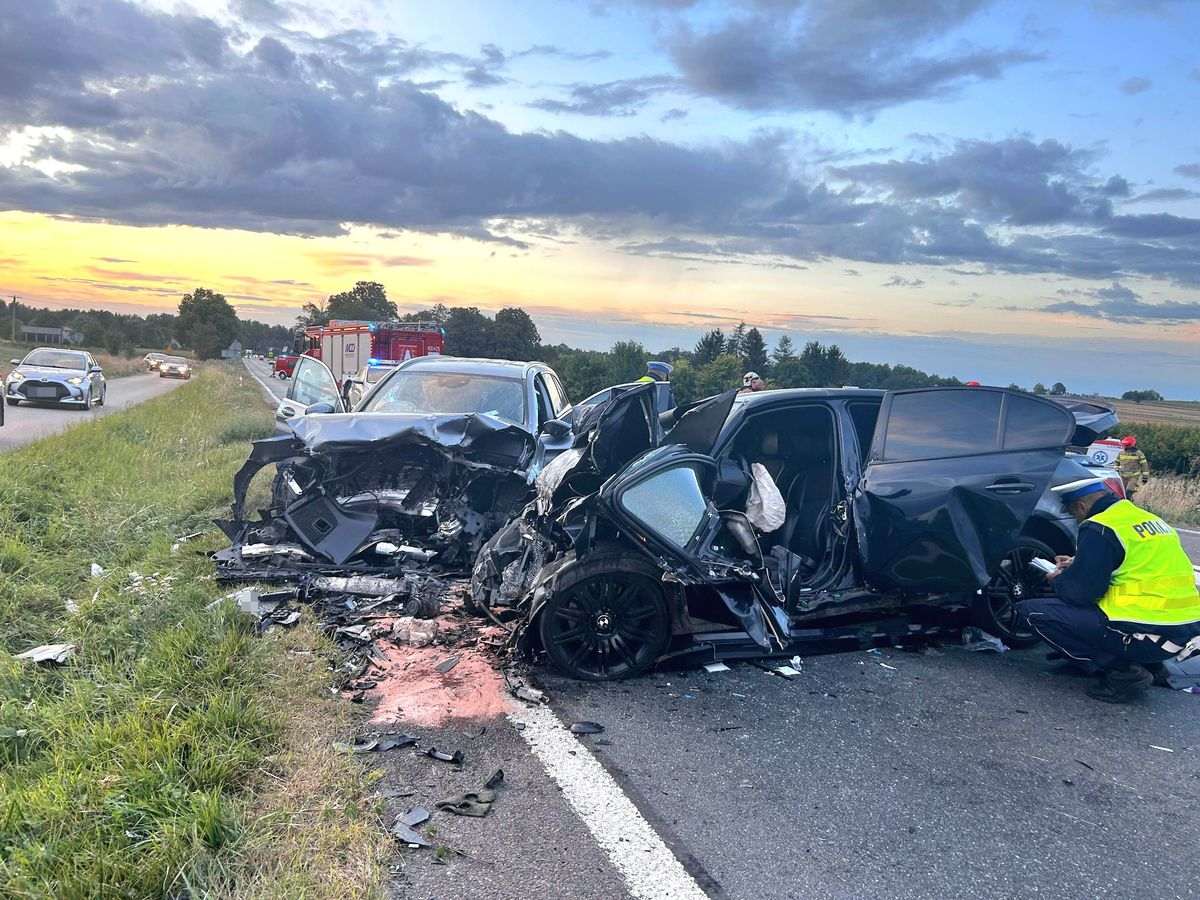 Lubelskie: Tragiczny wypadek na DK17. Nie żyje pasażerka Mercedesa