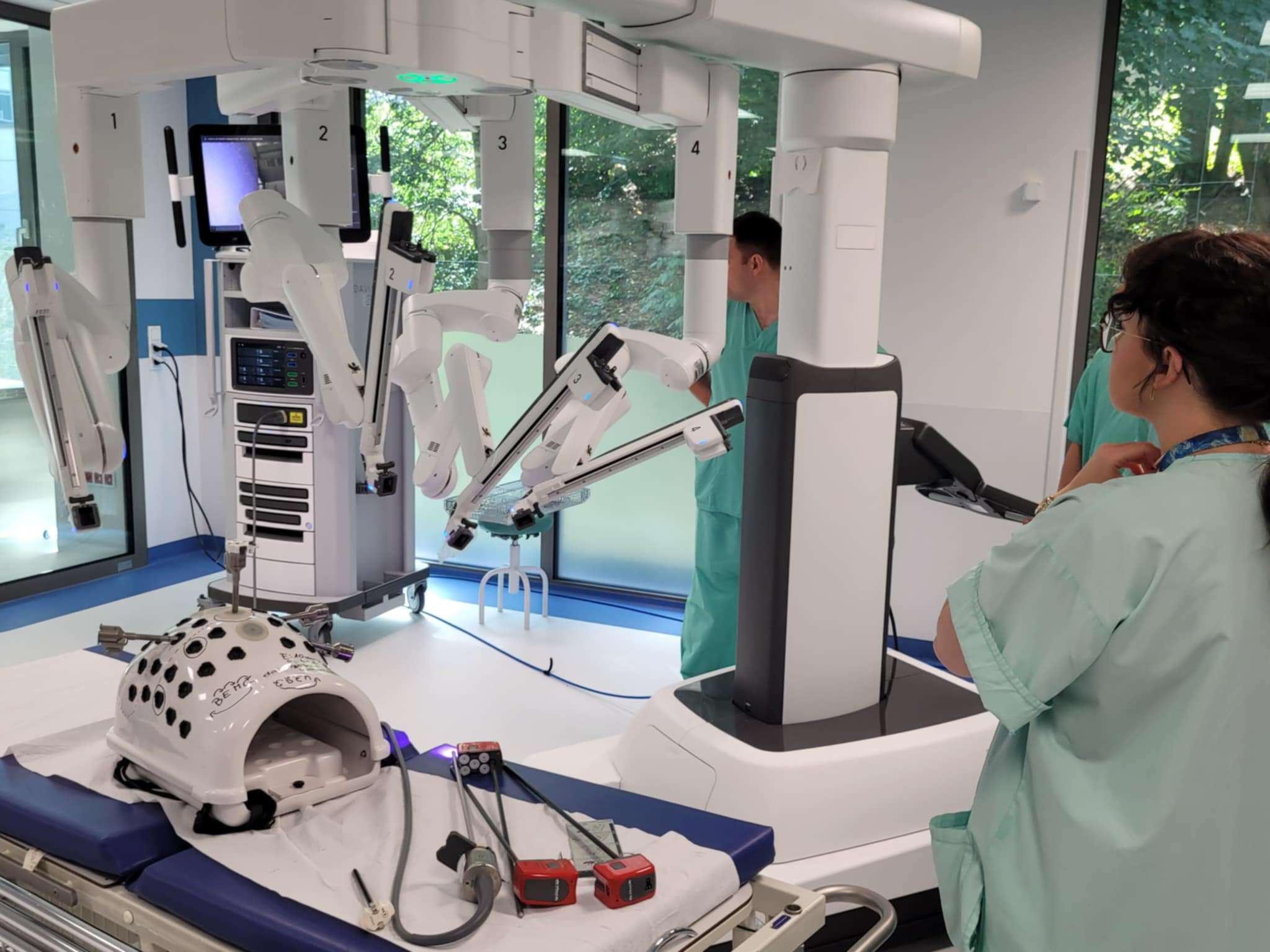 Pierwsza operacja na dwukonsolowym robocie da Vinci Xi w Lublinie