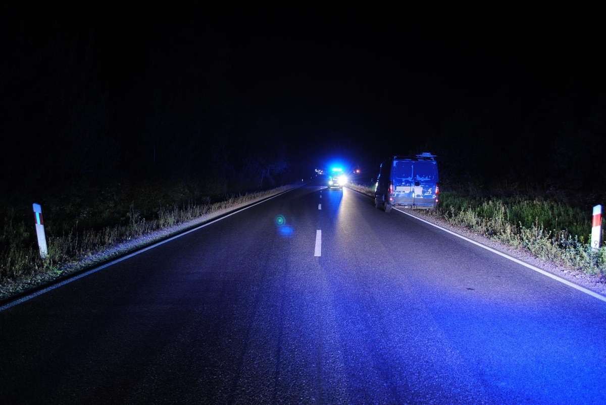 Tragedia na drodze krajowej nr 48 w Białobrzegach. Pieszy potrącony przez samochód dostawczy