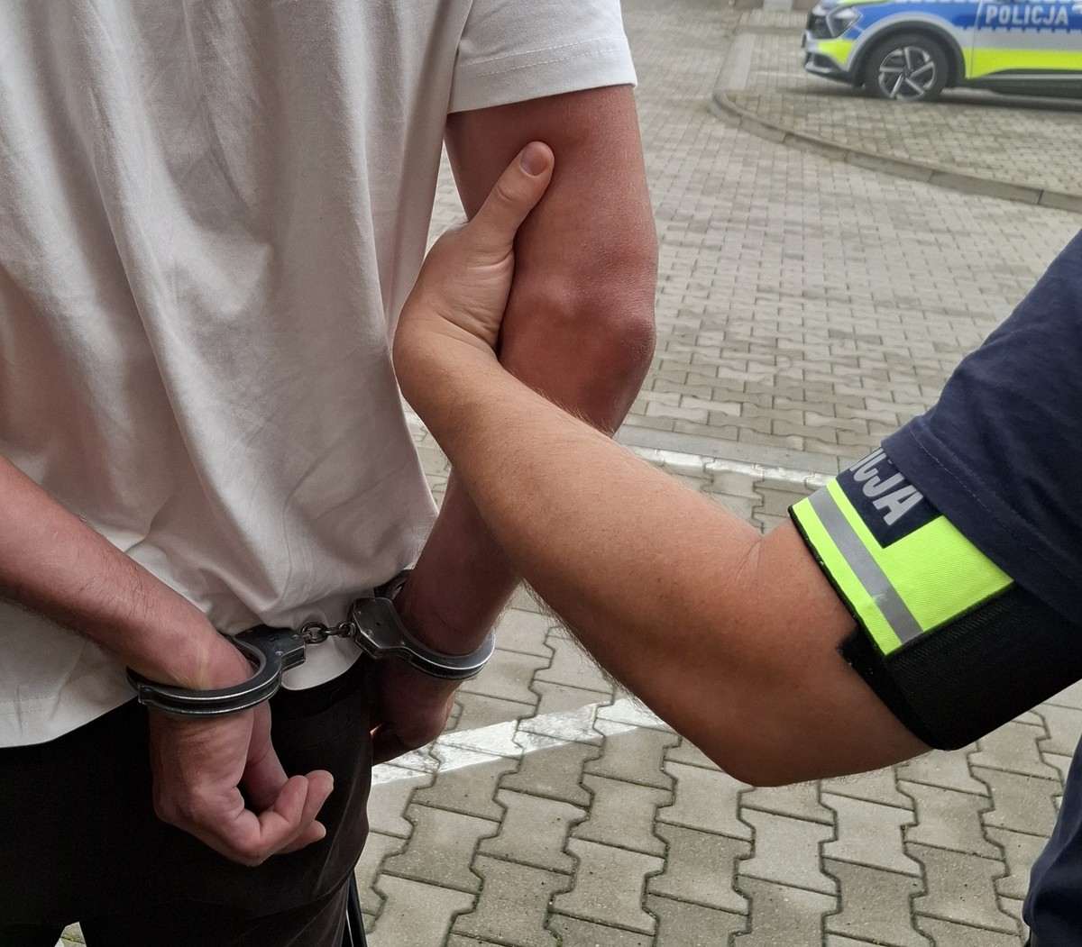 Marihuana zakopana na polu i w oponach. Policja zatrzymała 39-latka z gminy Ludwin