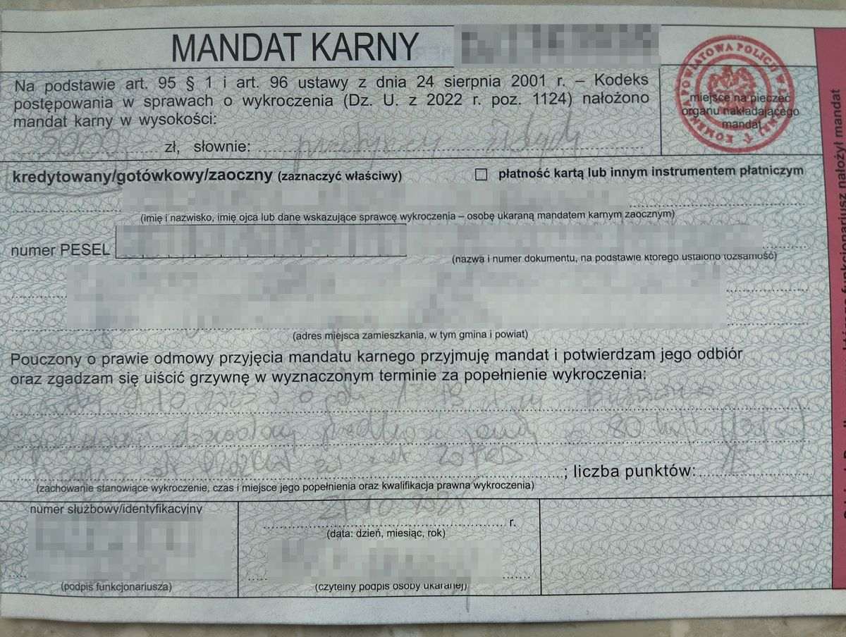 Czterech kierowców straciło prawo jazdy jednego dnia. Rekordzista pędził 130 km/h w terenie zabudowanym