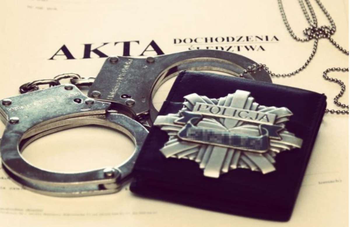 Zamość: interwencja policji i strażaków. Poszukiwany 57-latek schował się w tapczanie