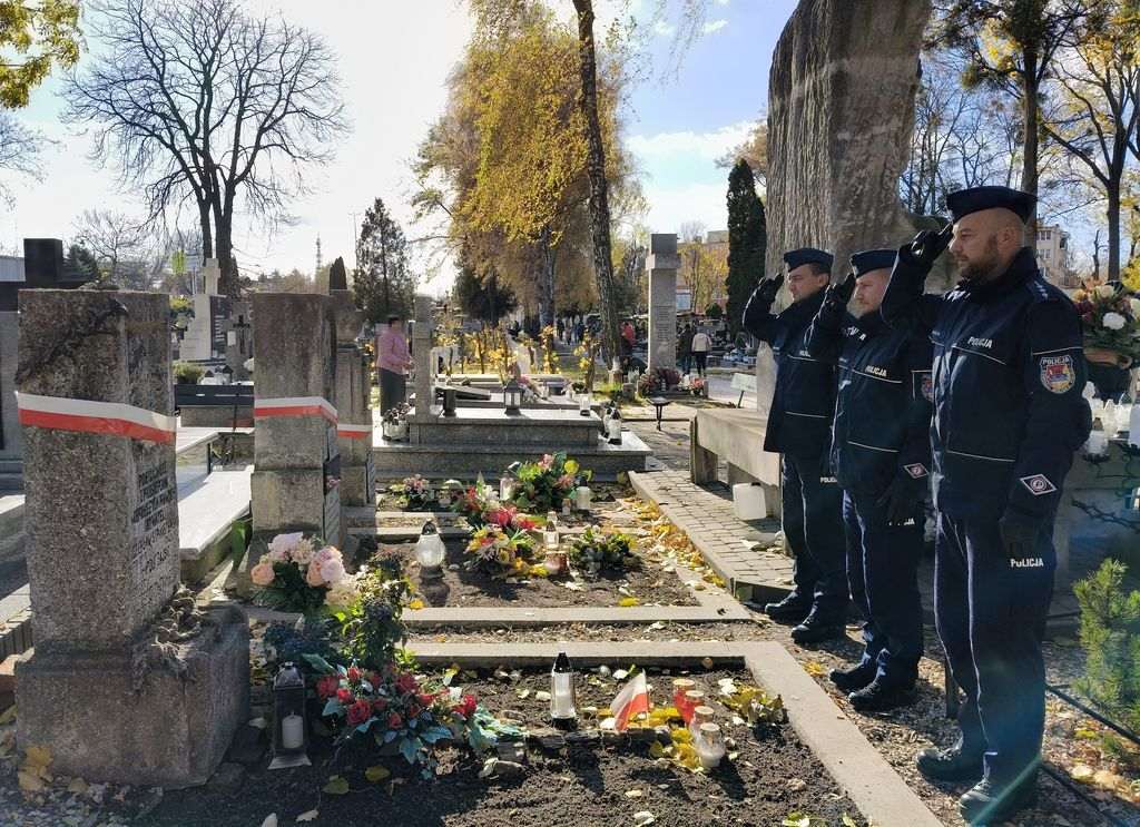 Pamięć, która nie gaśnie — policjanci z Zamościa uczcili swoich poprzedników