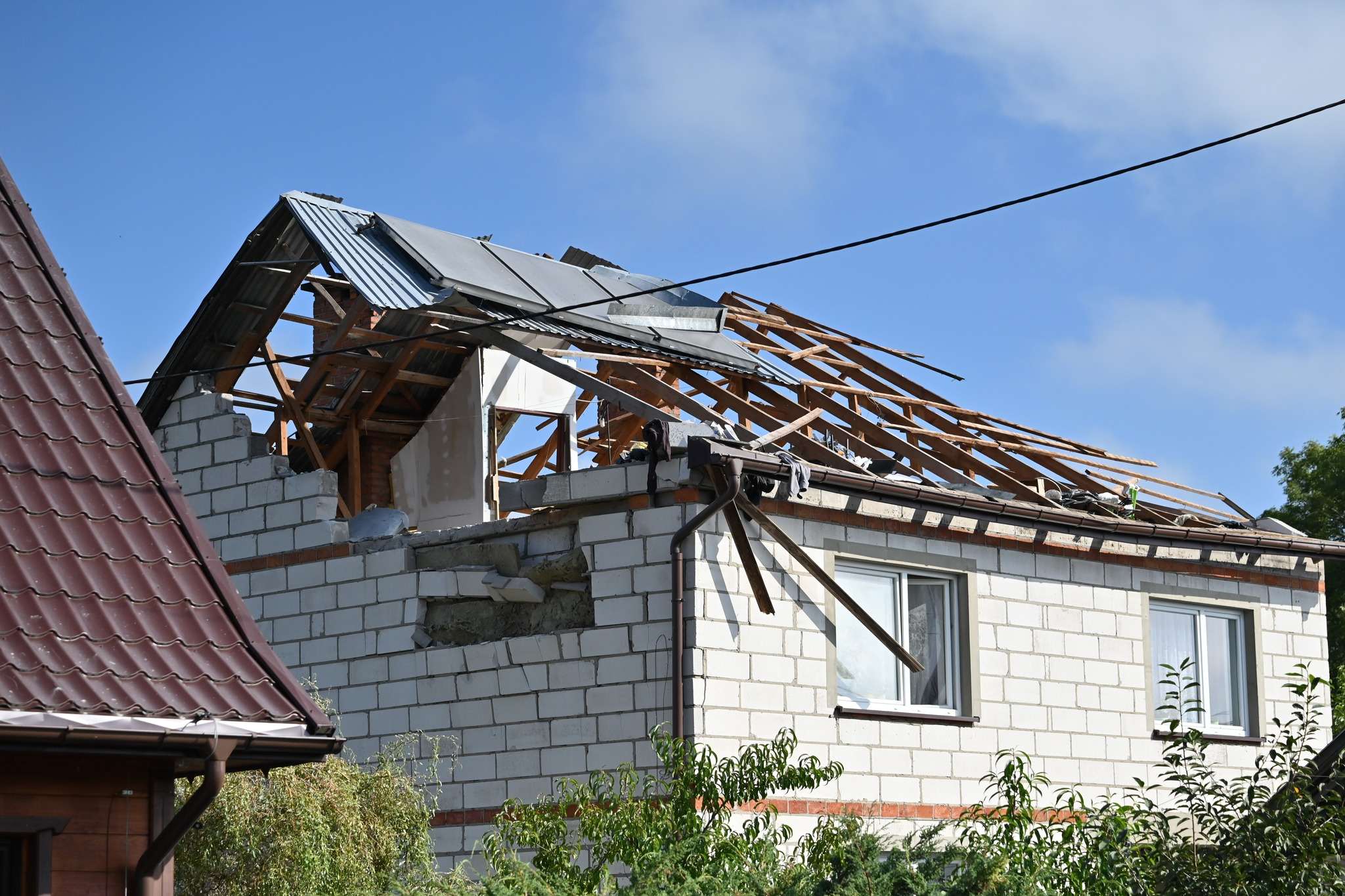 Dramat po zniszczeniu domu w Wyrykach. Resort obrony zapowiada pomoc rodzinie