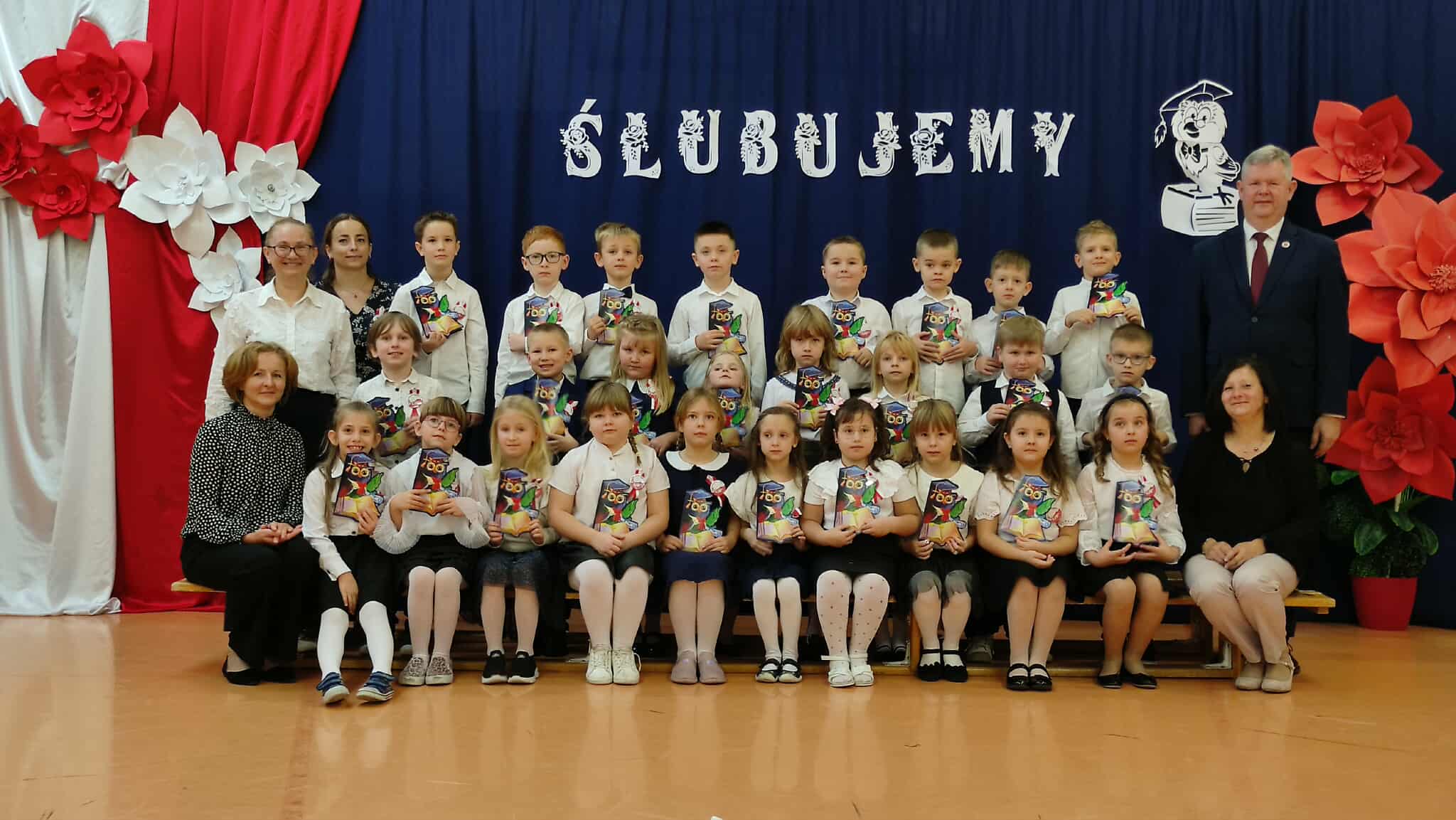 Ślubowanie pierwszoklasistów w Szkole Podstawowej w Wojciechowie
