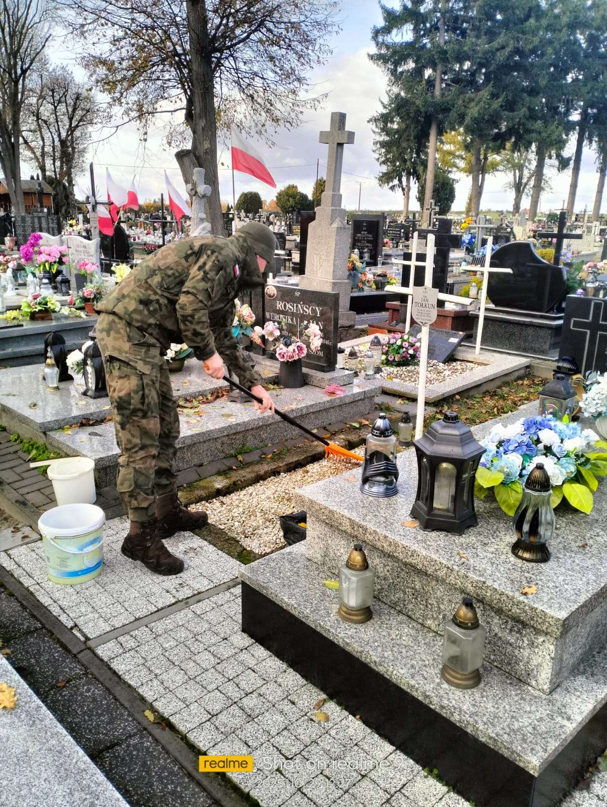 Pamięć, która zobowiązuje – żołnierze 18 Brygady Zmotoryzowanej porządkują groby bohaterów
