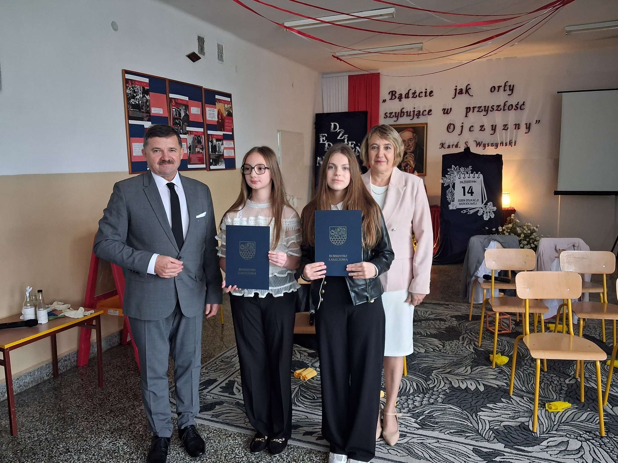 Dni Edukacji Narodowej w Łaszczowie: nagrody i stypendia dla najlepszych uczniów