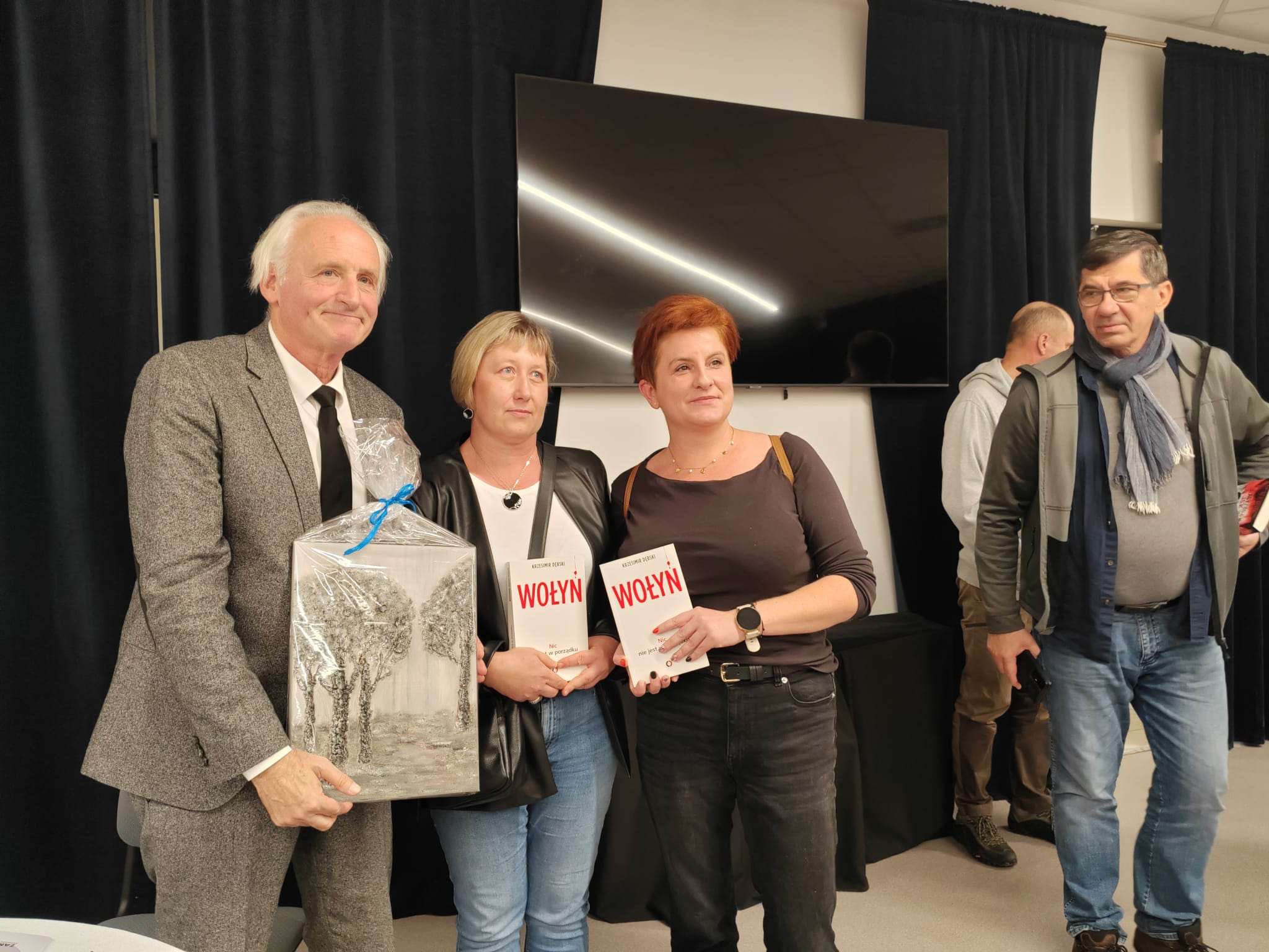Krzesimir Dębski w Zamościu z książką „Wołyń. Nic nie jest w porządku” – poruszające spotkanie o pamięci i prawdzie