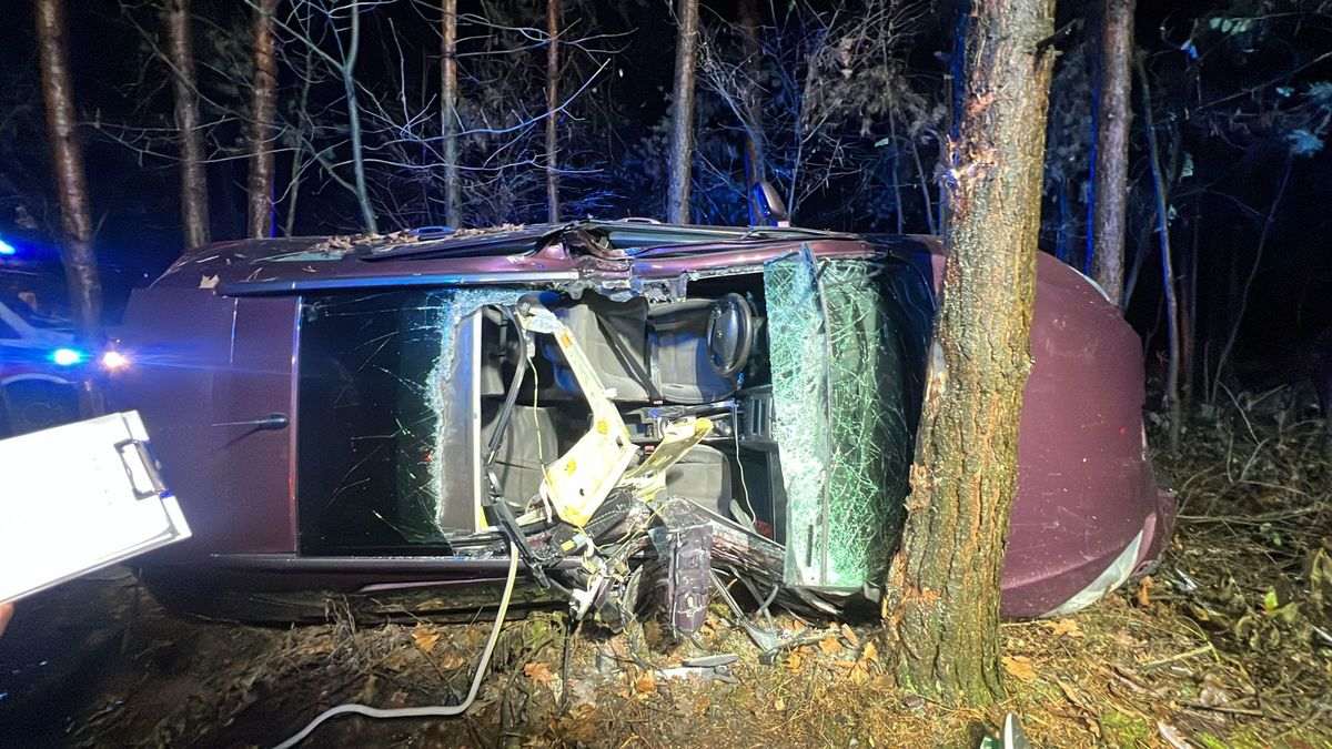 Śmiertelny wypadek w Miastkówku (gmina Michów). 32-letni kierowca zginął na miejscu
