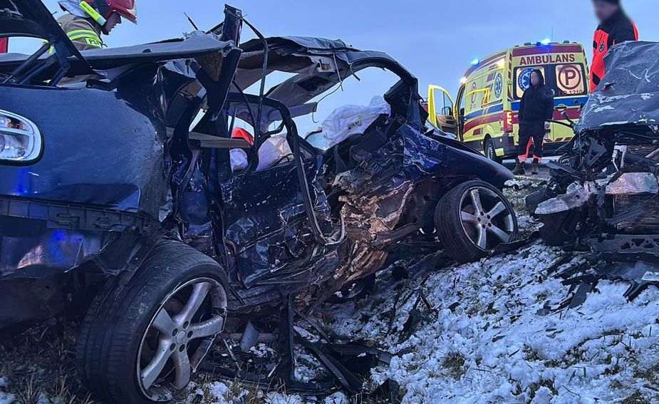 Tragiczny wypadek w Emilcinie. Nieudane wyprzedzanie doprowadziło do śmierci kierowcy