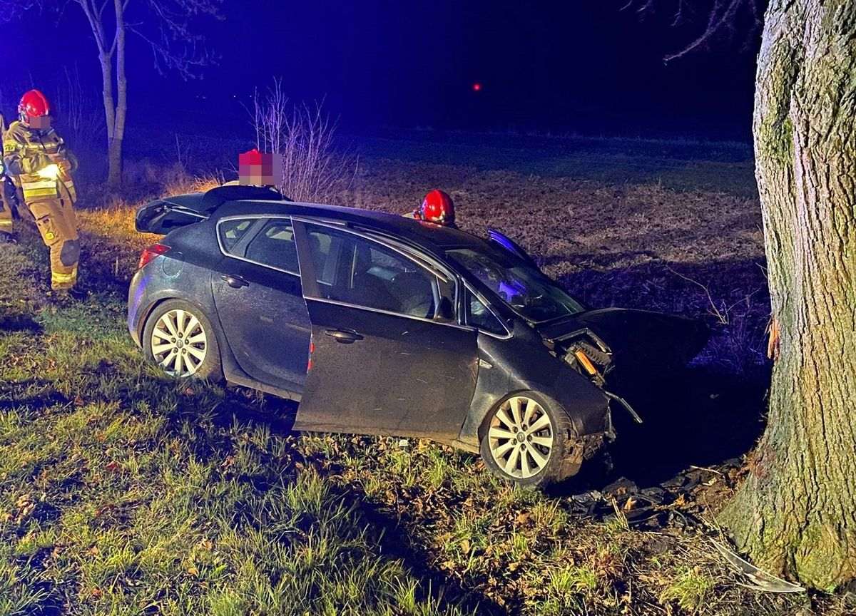 Poważny wypadek w Woli Osowińskiej. Dwie osoby trafiły do szpitala