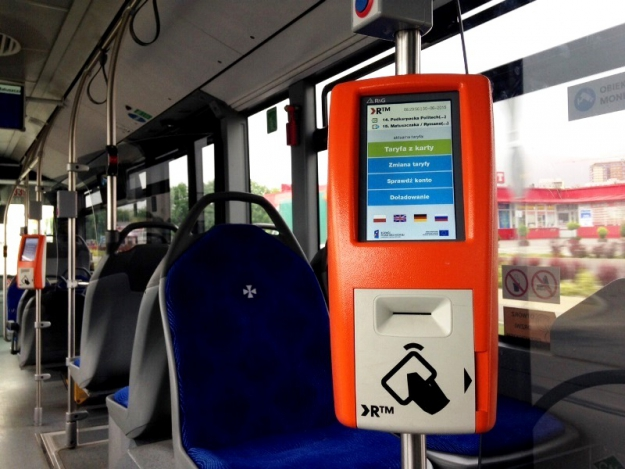Koniec plecaków na siedzeniu w autobusie