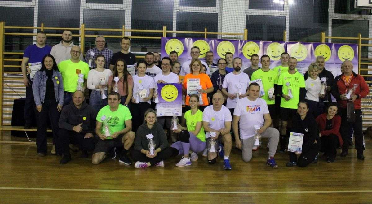 Drużyny mundurowych na podium charytatywnego turnieju siatkówki