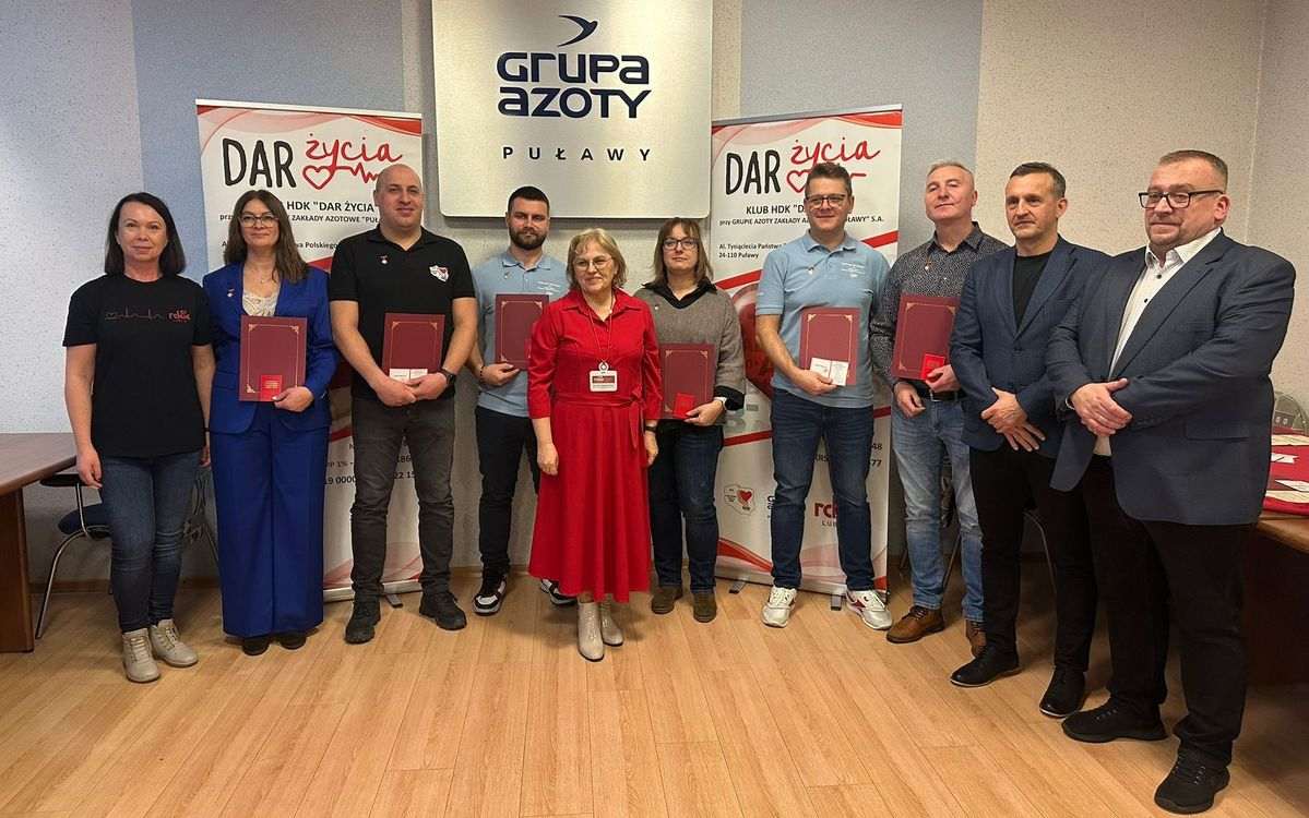 Mundurowi z Puław i Ryk pokazali wielkie serce – oddali krew i odebrali honorowe odznaczenia