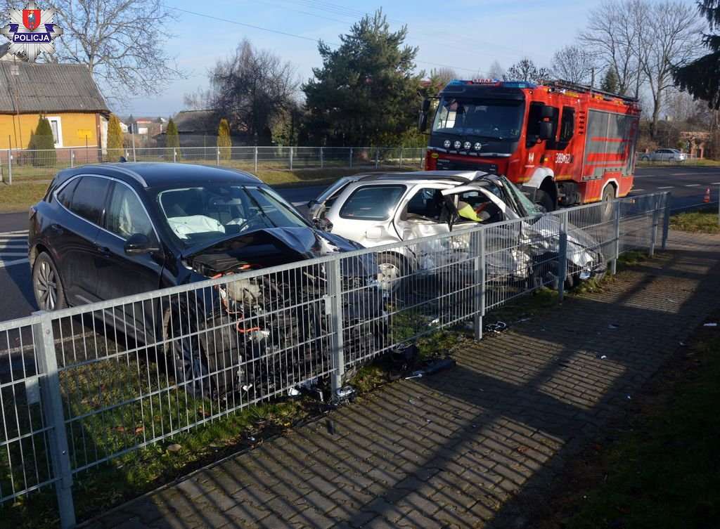 Czołowe zderzenie w Miączynie – dwie osoby trafiły do szpitala