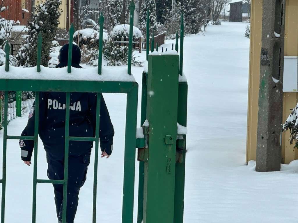 Policjanci z Hrubieszowa na straży bezpieczeństwa podczas zimowych mrozów