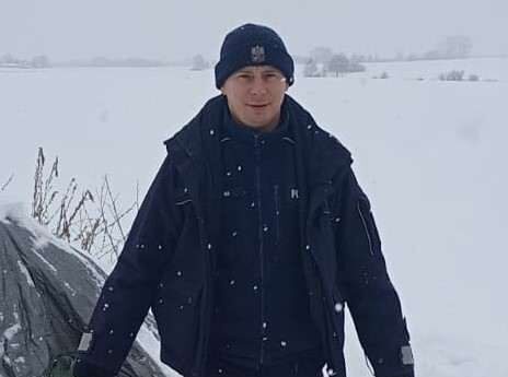 Policjanci ratują życie w mroźne dni – reagujmy na osoby zagrożone wychłodzeniem