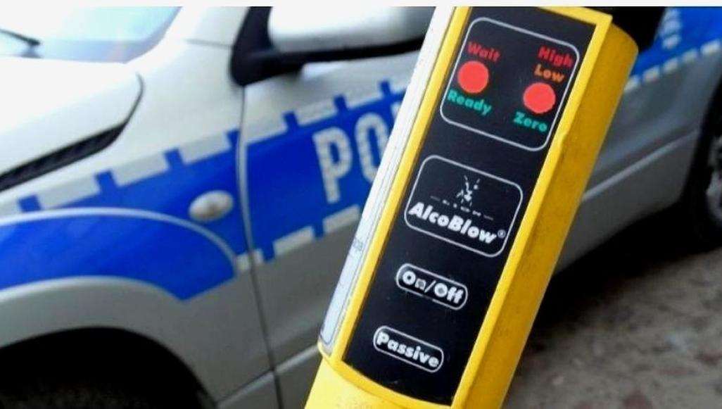 Dzielnicowi zatrzymali pijanego rowerzystę i kierowcę ciężarówki łamiącego zakaz