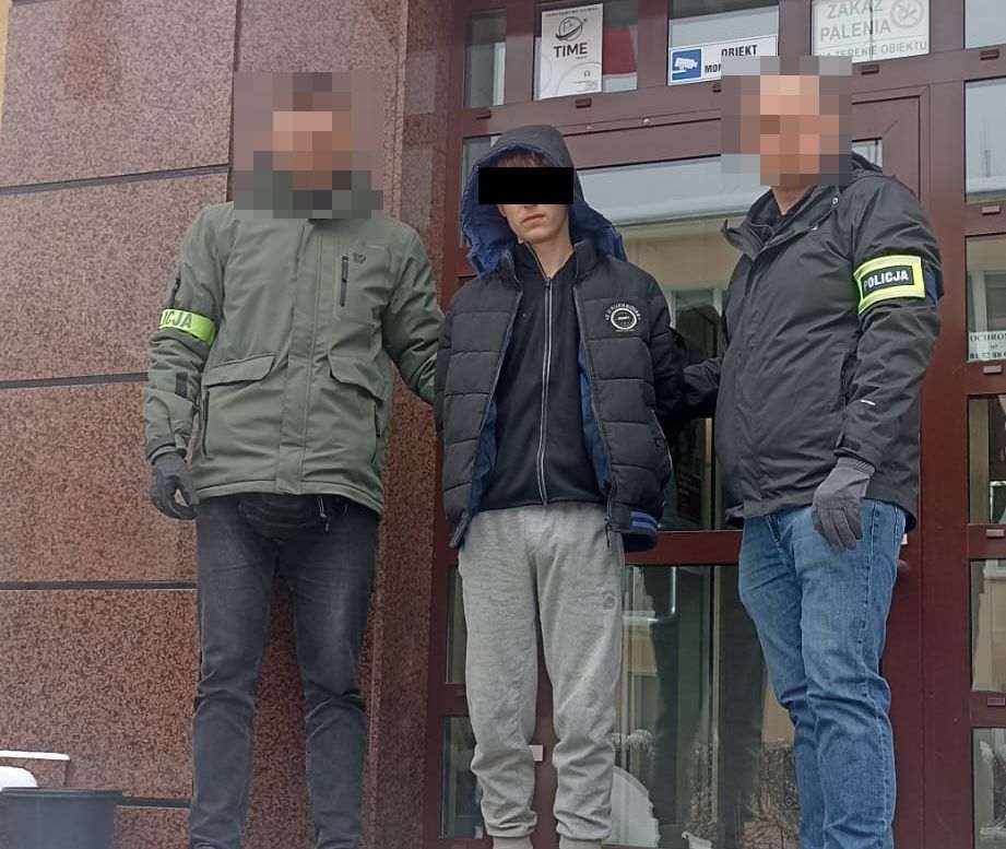 Fałszywy wnuczek z nożem zatrzymany na gorącym uczynku. 18-latek tymczasowo aresztowany