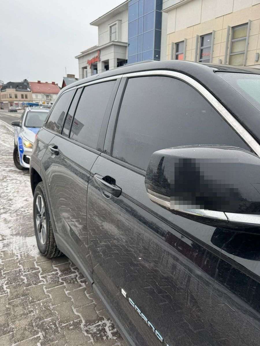 Stracił dowód rejestracyjny za zbyt ciemne szyby