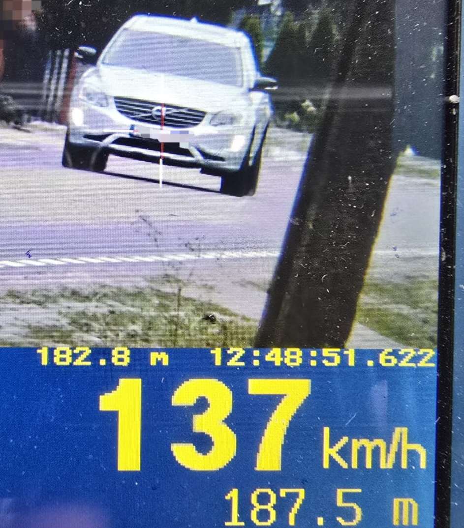137 km/h w terenie zabudowanym. Mężczyzna stracił prawo jazdy na trzy miesiące