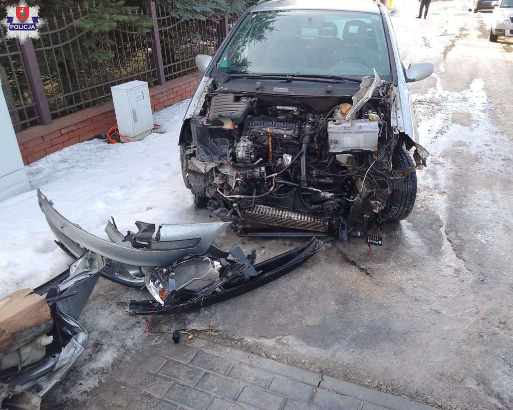 Groźna kolizja w Szopinku – auto uderzyło w pociąg