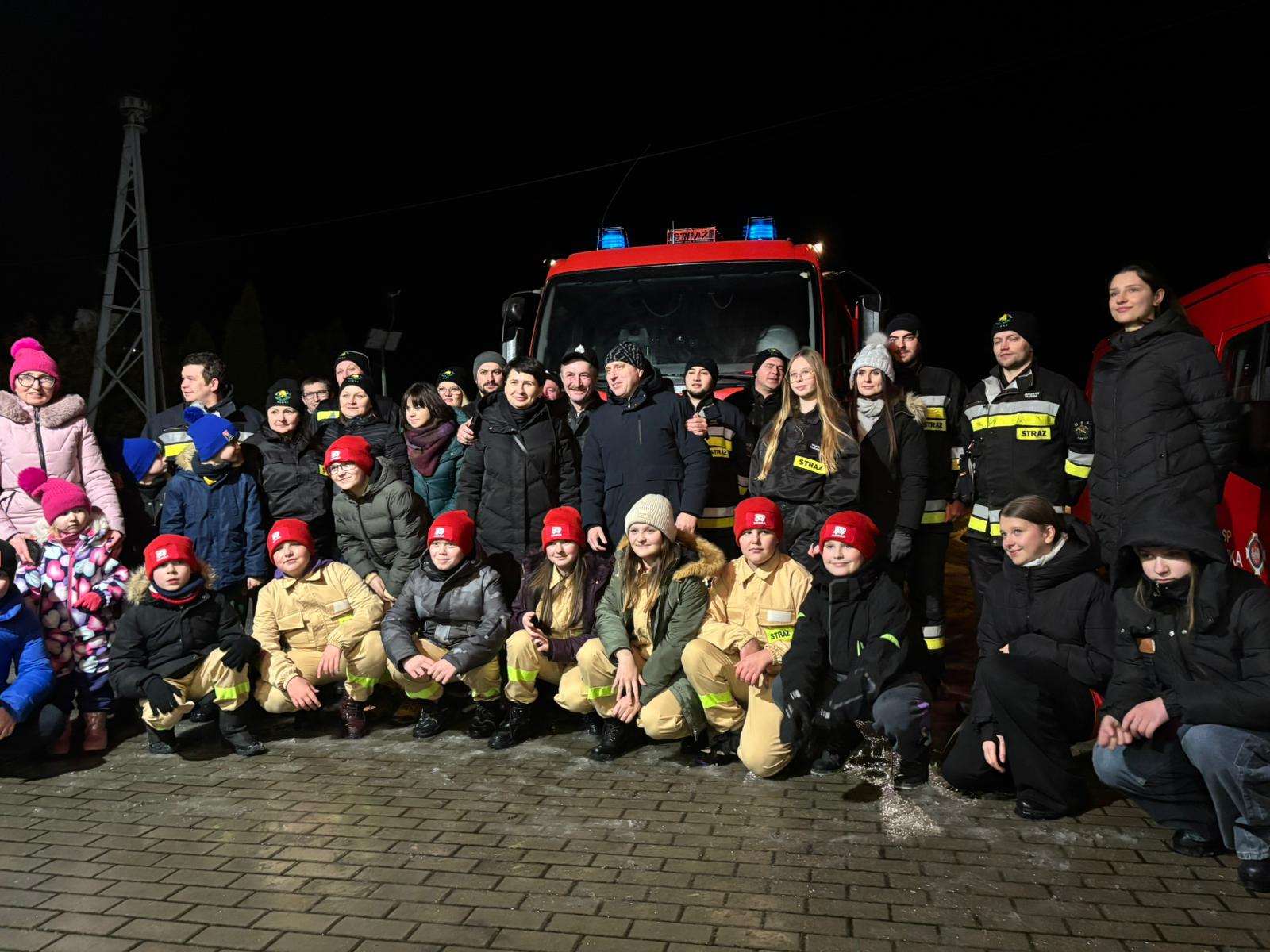 Nowy wóz dla OSP Kawka. Gmina Niemce inwestuje w bezpieczeństwo mieszkańców