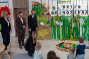 Nowoczesny żłobek w Łęcznej wzorem dla samorządów. Placówkę odwiedziła wiceminister