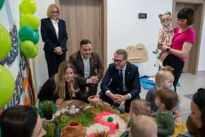 Nowoczesny żłobek w Łęcznej wzorem dla samorządów. Placówkę odwiedziła wiceminister