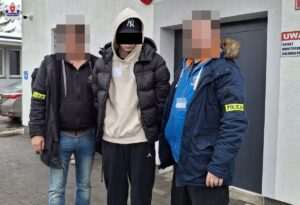 Policja rozbiła zorganizowaną grupę oszustów. Wyłudzili blisko milion złotych