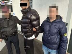 Policja rozbiła zorganizowaną grupę oszustów. Wyłudzili blisko milion złotych