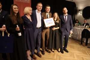 Bal charytatywny Fundacji „Wstawaj Alicja” przyniósł ponad 80 tysięcy złotych wsparcia
