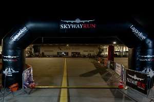Trzecia edycja SKYWAYRUN Lublin Airport – biegnij nocą po pasie startowym!