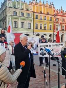 Protest przeciwko tablicy Róży Luksemburg w Zamościu. Środowiska patriotyczne zabrały głos