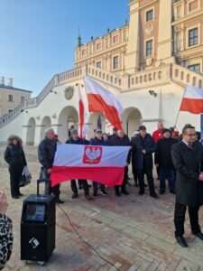Protest przeciwko tablicy Róży Luksemburg w Zamościu. Środowiska patriotyczne zabrały głos