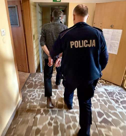 Tymczasowy areszt dla agresywnego mężczyzny grożącego rodzinie nożem