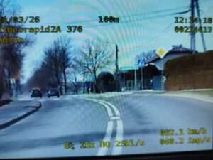 Kierowca BMW wyprzedzał na przejściu i pędził 161 km/h. Stracił prawo jazdy
