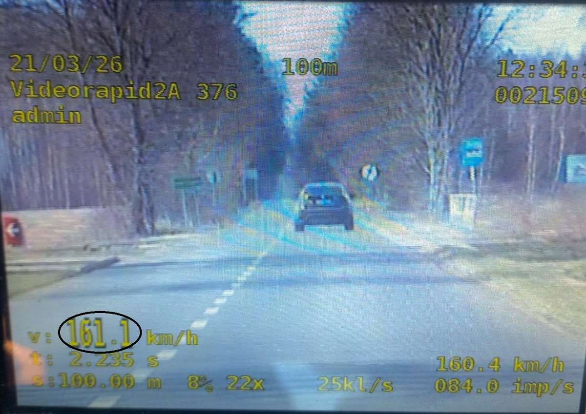 Kierowca BMW wyprzedzał na przejściu i pędził 161 km/h. Stracił prawo jazdy