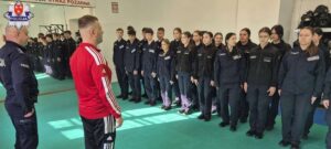 Policyjna lekcja dla kadetów w Radoryżu Smolanym. Młodzież ćwiczyła taktyki interwencji