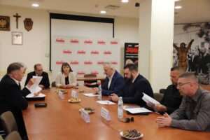 Politycy i „Solidarność” jednoczą siły w obronie Azotów Puławy