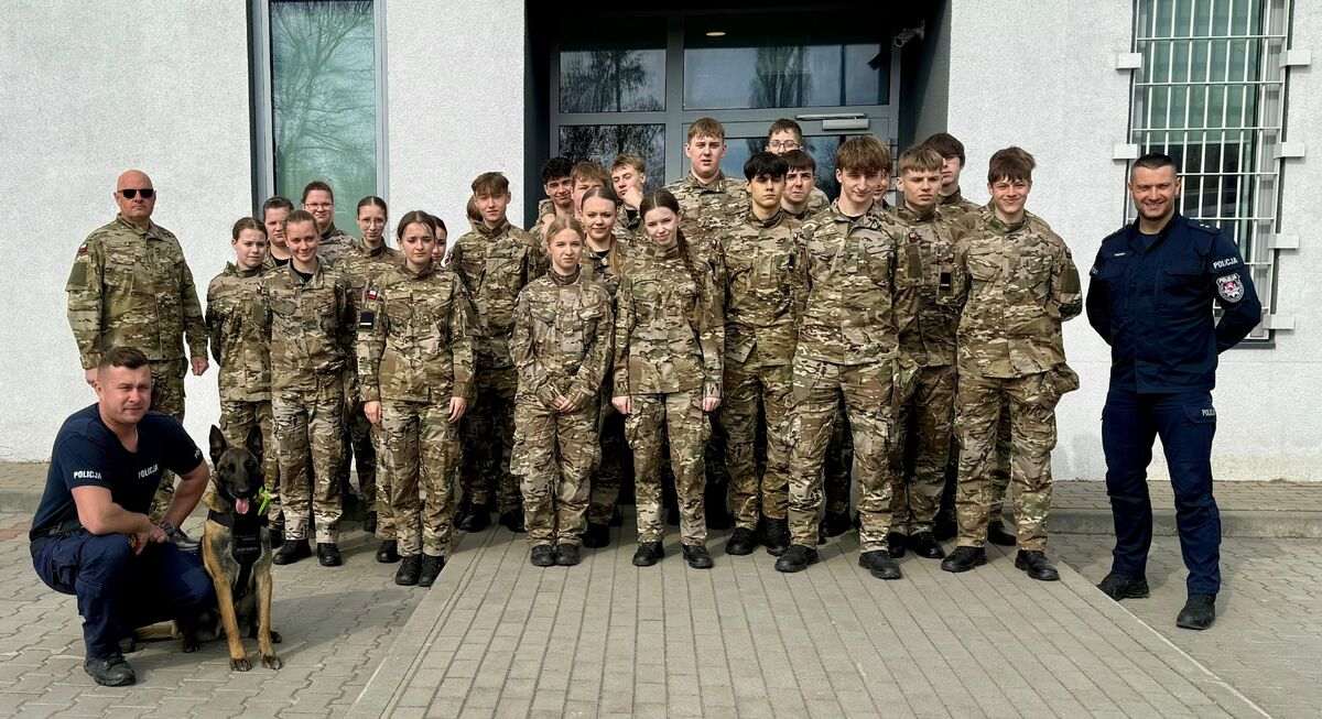 Uczniowie klas mundurowych z Hrubieszowa odwiedzili Policyjną Izbę Pamięci