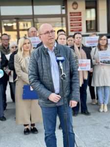 Konferencja Małgorzaty Gromadzkiej w Biłgoraju. Weto Prezydenta RP dla SAFE pod ostrzałem samorządowców