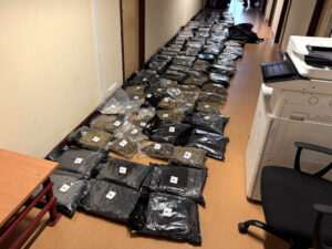 Policja rozbija narkobiznes pseudokibiców – przejęto towar wart miliony