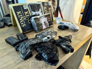 Policja rozbija narkobiznes pseudokibiców – przejęto towar wart miliony