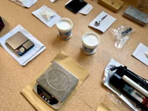 Policja rozbija narkobiznes pseudokibiców – przejęto towar wart miliony