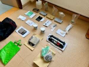 Policja rozbija narkobiznes pseudokibiców – przejęto towar wart miliony