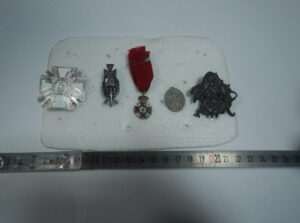 Kolekcjonerskie odznaczenia Dorohusk – znalezisko w ciężarówce na granicy