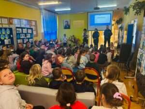 Policjanci z Hrubieszowa uczą odpowiedzialności w ramach kampanii „Misja 112 – jeden numer, tysiąc szans”